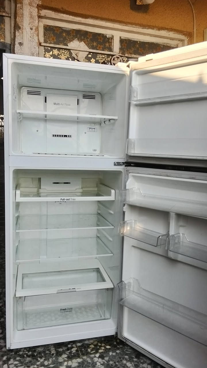 ثلاجه ال جي 22 قدم شغاله على الفحص تجميدها فول الشراي يتواصل واتسا. سعرها 200 مكانها مدينه الصدر يوجد تول***********
