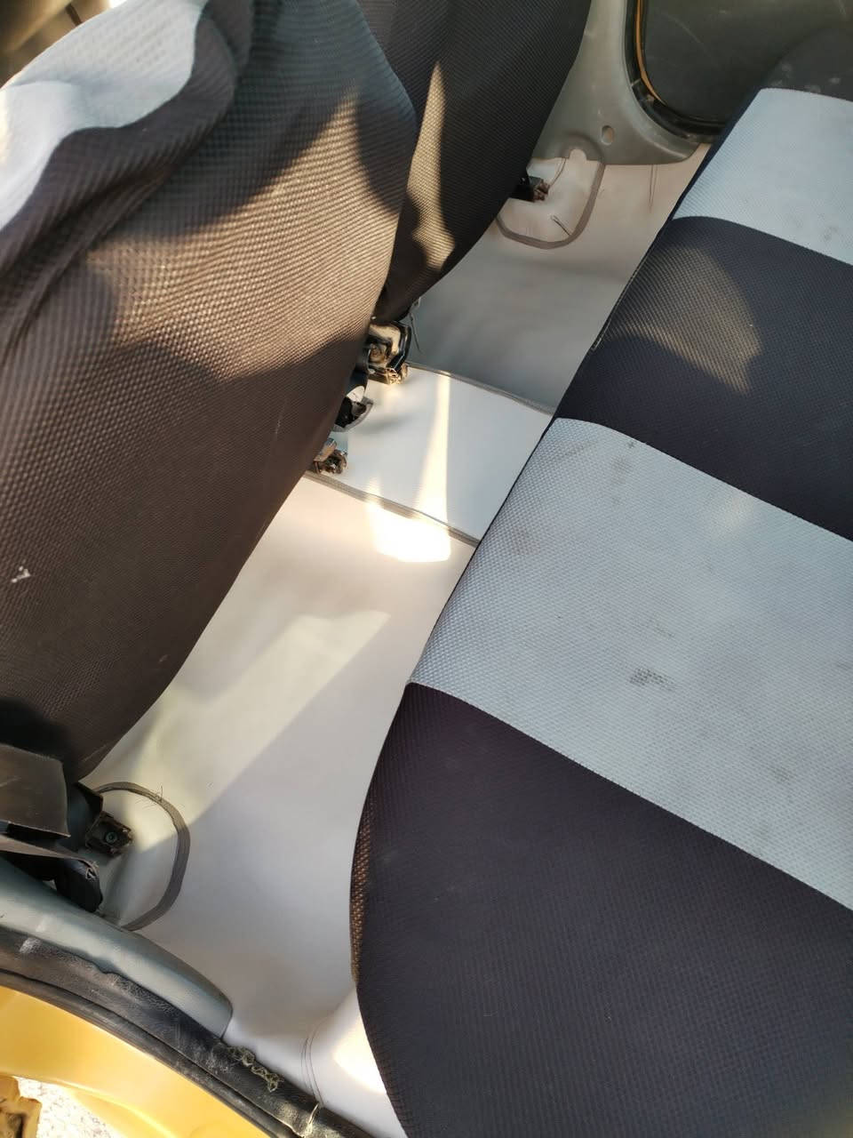 سياره رينو لوكان موديل ٢٠١٠ السنويه بسمي رقم انكليزي السعر ٣٢ وبيها مجال مكينه وكير خير من الله مكان الحسينيه المعامل رقم الهاتف ***********
