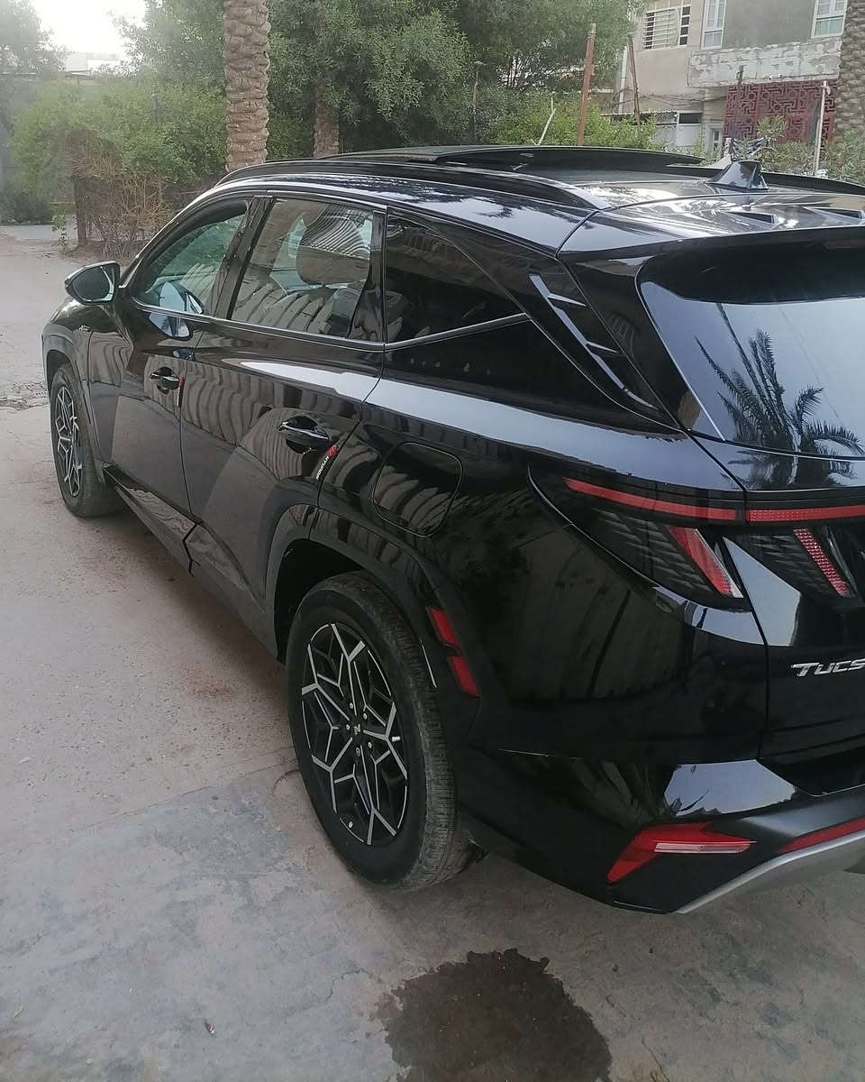 توسان ان لاين |Tucson N line - موديل 2023
 ‏#حادث_السيارة دعاميه اماميه مبدله وتبديل بنيد فقط 
 ‏
 ‏#اللون الاسود
 ‏#الفئة ان لاين 
ماشيه 23
كير  اوتيماتك 8 سرعات
تشغيل ذكي ( بصمة ) ,تشغيل عن بعد
كامرات دوارة 
كامرة رادار مراقبة 
تحكم ستيرين كامل 
 فتحة سقف ( بانوراما ) كاملة
هاند بريك كهرباء
 شاشة كبيرة ( GPS )
 رادارات 360
حساس امامي و خلفي
كراسي كهرباء 
 تدفئة المقاعد الامامية
صندوق كهرباء
 هاند بريك كهرباء 
 مانع انزلاق 
 اوتو هولد ( AUTO HOLD )
 مساعد نزول المنحدرات 
 سستم صوت boss
 ‏انظمه قيادة متعدده
 ‏نظام قيادة ذاتي
 ‏كشنات جلد فاخرة 
 ‏منافذ USB +أواكس
عنوان بغداد الاسكان
للستفسار 
***********
