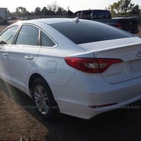 سوناتا موديل 15 بيهه حادث دعاميه اماميه بس امريكيه السياره سياره نضيفه...