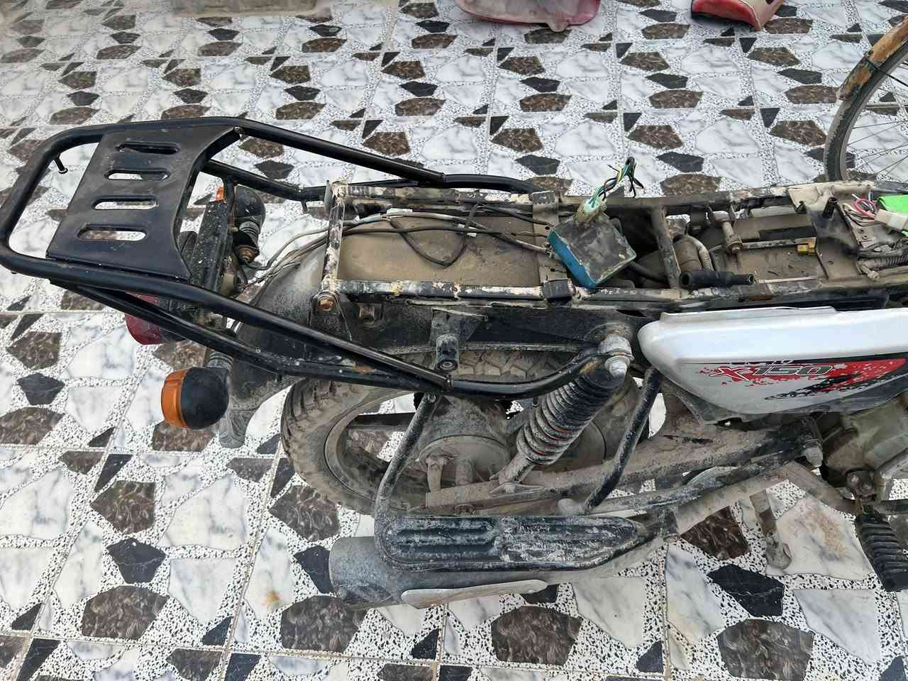 السلام عليكم بوكسر كاطعه ناريه مطرت عليه دراجه كامله مكينه بشرط تخذه أوراق *********** ترهم مراوس البصره ابي الخصيب
