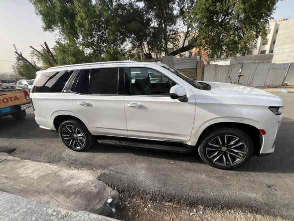 بسم الله الرحمن الرحيم 
اللهم صلي على محمد وال محمد.              السلام عليكم 
للبيع او المراوس 
كدلاك سكاليد ✈️2022🚘
وارد امريكي حادث جاملغ امامي ايمن بدون ايرباك بدون لغد بدون شواصي صبغ بابين ملاون ويا الجاملغ
  السياره ماشيه (49000)كم
‎🏎️المواصفات 
اللون ابيض صدفي
‎تشغيل عن بعد
18 سماعة 
‎سقف بنوراما 
4 كاميرات
‎‏‎5 بصمات
‎كشن رجاج 
‎داخل اسود 
‎لايت زنون عالي ناصي عدسات
‎تحكم بريك 
‎جنطه ذكيه جلاق
‎رادار تحديد مسار
‎رادار خلفي
‎رادار امامي 
‎رادار جانبي 
‎كشن تدفئة وتبريد سايق وراكب
‎كشنات خلفية منفصل ملكي 
‎اشارة بداخل المراية
‎كشنات جلد  
‎الكشنات كهرباء 
مكينه 8 سلندر 6200 
اخوان ملاحضه السياره بدون ايرباك بدون شاصي 
للاستفسار

‭***********☎️ بغداد
