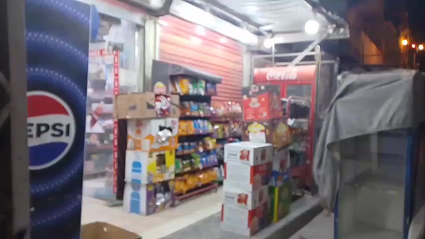 سلام عليكم 
اسواق للبيع مكان زعفرانيه نهايه شارع كهرباء
تحتوي على 5 عارضات 
وحده شركه كوالا 
وشركه المدى
وشركه ببسي بغداد 
اسواق قديمه ركن عل شارع سبب البيع طلع تعيني وعدم تفرغ 
عارضه 17 واي استفسار ***********
