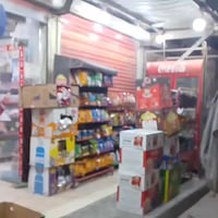 اسواق للبيع مكان زعفرانيه نهايه شارع كهرباء تحتوي على 5 عارضات  وحده ش...