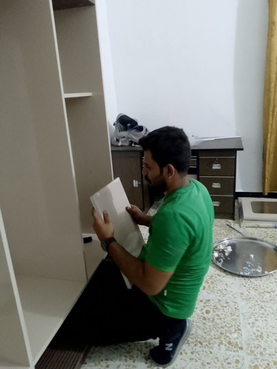 نجار البرق لاسود☄️                                                                        فتح وشد جميع الغرف التركيه والماليزيه واليطاليه والعراقيه ***********
نقل الاثاث اتصل وبيك خير ودلل 
فتح وشد ونقل جميع الغرف📍 نجيك للبيت
📞 للحجز أو الاستفسار: ***********واتساب
جربنا مرة… وتأكد راح تصير زبون دائم 🔩
