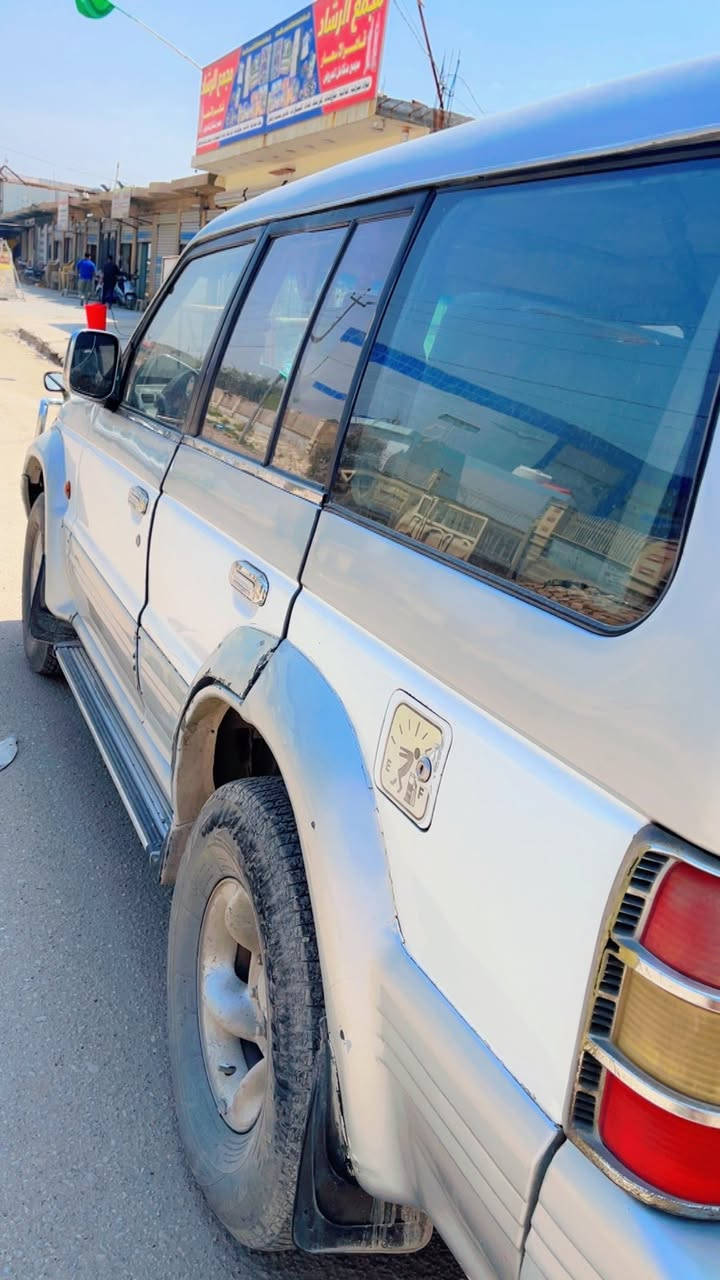 سلام عليكم باجيرو للبيع موديل 1997مكينه vvt300سياره خير من لله ماتصرف عليه ربع بسمي رقم الإنكليزي تحويل ثاني يوم شراي يتصل سعر ٥٤
***********
