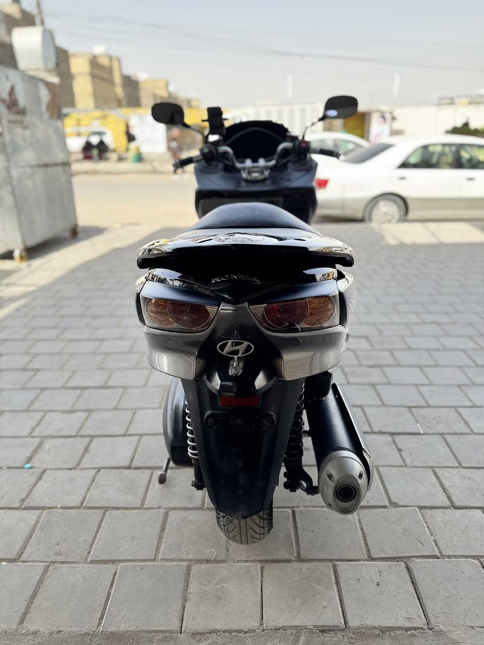 السلام عليكم فورزه 010 MF كرستال
ألون / اسود ملكي والداخل رصاصي 

S7

خمس تحويلات
  
D/S/A/M/S7

منضومه زنون اصليه 

تايرات تخم جديد 

منضومه سماعات jbl اصليه 

المحرك برغي ممفتوح وكهربائيات كله شغال ومملعوب بيهن 

ستاند حساس 

كلوب جنطه 

دواسات نيكل ناري 

عليه ادامه كلجات وقايش 

بانزين محسن ودهن eurol الأصلي 

محرك ابيضّ 

حامله مبايل 

كتلوك وعده مال شركه 

ماشيه 36 ألف حقيقي 

الدراجه بيدي منزلها من الرمبه ومصروف عليها 
تأخذها فلس مذب عليها 

السعر 15 ورقه وبيها مجال للطيبين 

العنوان / بغداد / الأمين الثانيه 

الرقم / ***********
