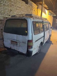 سيارة هايس مديل ٩٠ كير ومحرك ونجي ناعم رقم صدامي ابيع كوم حديد ٠٧٧٢٢٧٨...