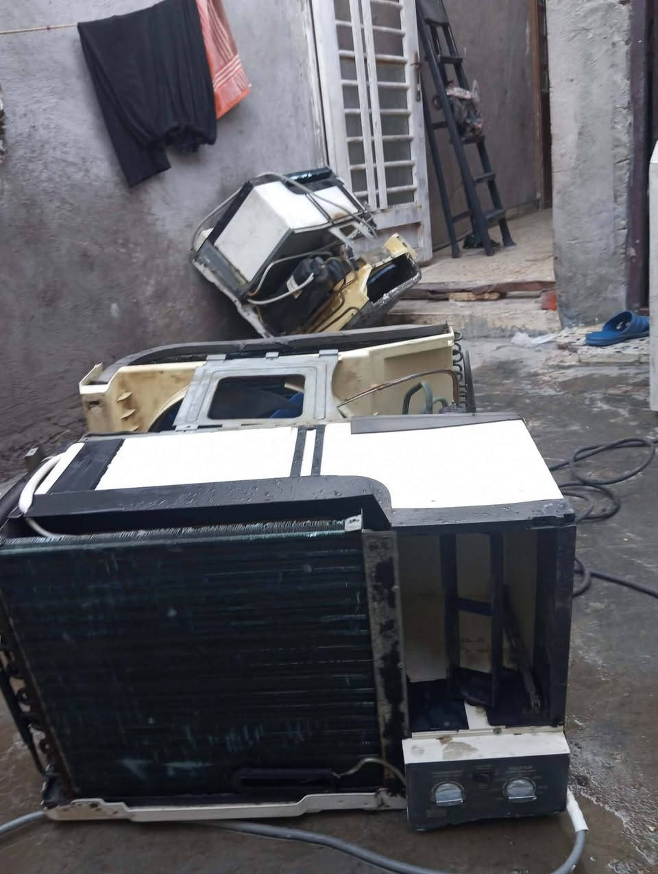 مكيفات عدد 2 للبيع مال بيت نضيفات وشرط الفحص تبريد فول تفحص يله تاخذهن مكانهن كربلاء حي العامل خلف مول الباقر بمسافة 200 متر
‏‪***********‬‏
