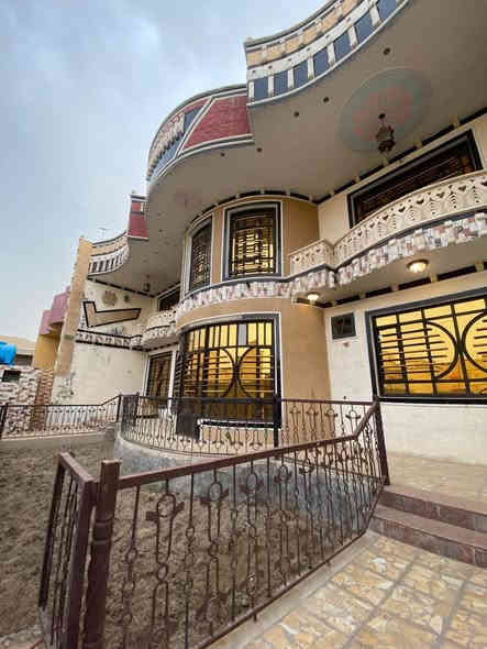 السلام عليكم  
دار للبيع مساحه 340 متر 
استقبال كبير  + حولي + ٤ غرف غرفة جوه و ثلاث غرف فوگ + كراج وحديقه 
العنوان: الشعلة شارع الغربي قرب حسينية جليل الدراجي 

للاستفسار الاتصال على
‭***********
***********
