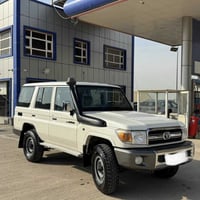 لاندكروزر LX • ٢٠١٧ • بدون بوية