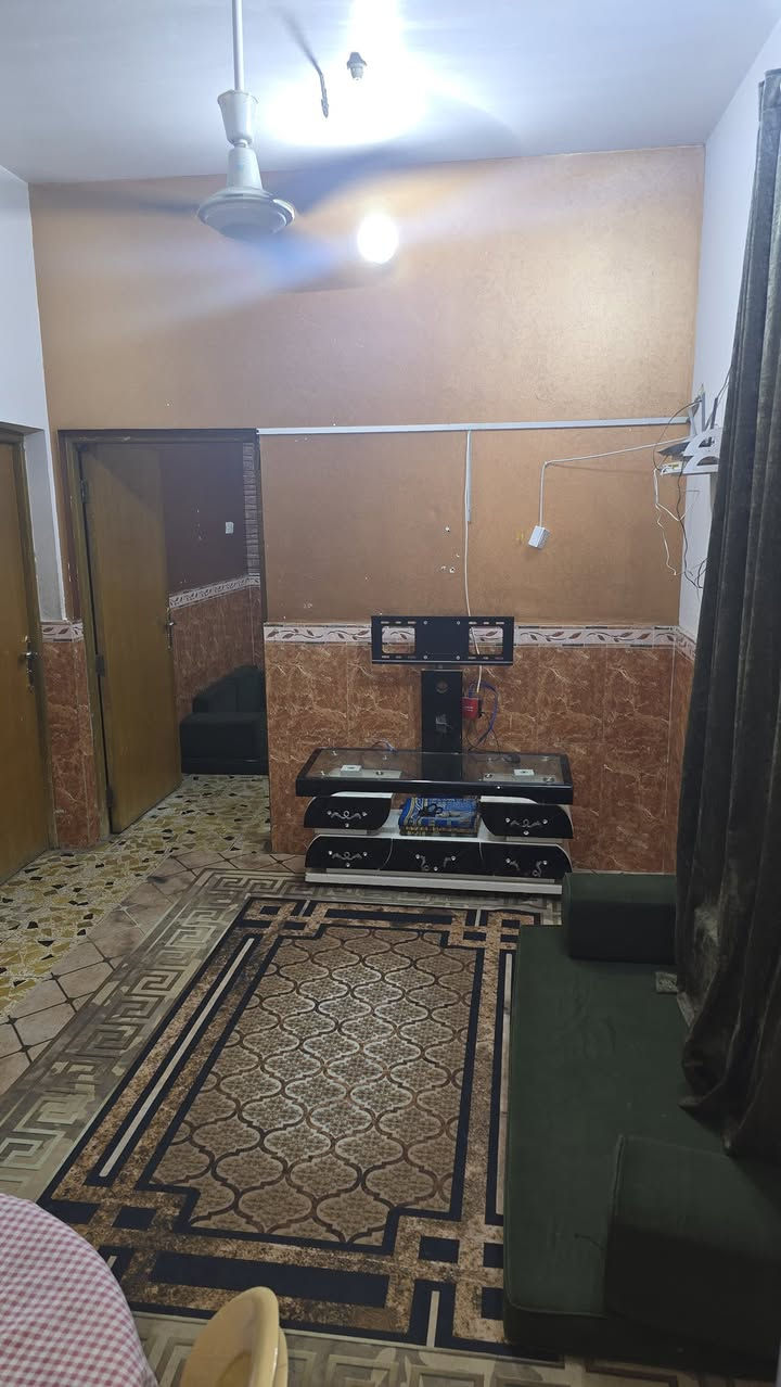 بيت للبيع في حي السلام
شارع المستوصف – من جهة أبو مصطفى (أبو الدجاج)

المساحة: 100 م² (10 × 10 مربع)

يتكون من:
 •الطابق الأرضي:
 •صالة
 •استقبال
 •مطبخ
 •صحيات عدد (2)
 •الطابق الأول:
 •غرفتين نوم
 •صحيات

مطلوب للمصرف العقاري

للاستفسار: ***********
