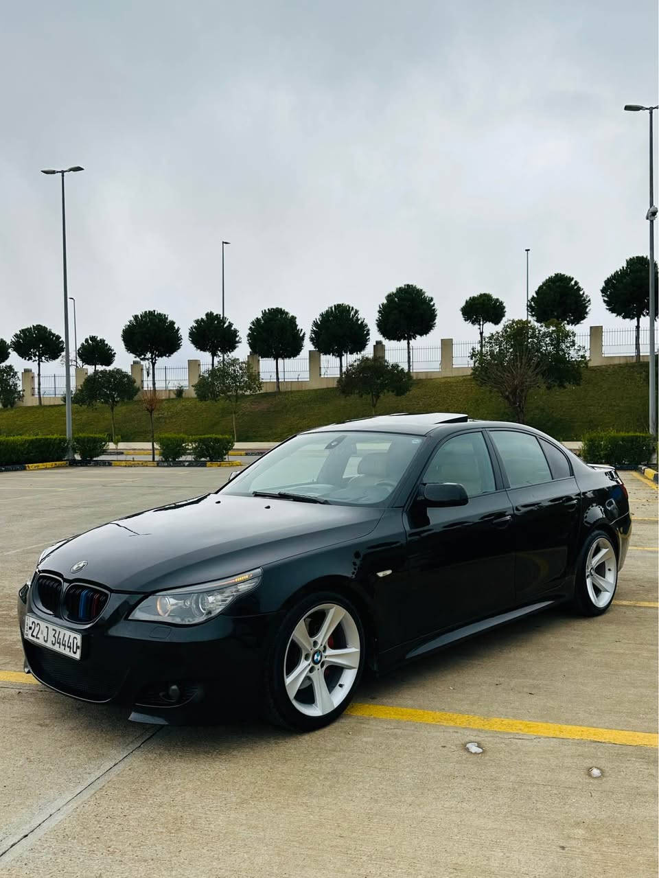 حجم محرك      530
موديل              2008
مواصفات         داتاشو  شاشه كبير   كير ماوص  بصمه صلايت ستائير داخل مشمشي كشن خزن ١٦ حركه 
كشنات كهربائي دعاميات ومرايات مواصفات m 
سيستم صوت امبيفاير  لايتات ليد 
رقم  و سنوية  بسمي وهزه براد جديد للغايه 2030
كير و محرك  وكهربائيات جديد بشرط حتي دهن محرك وكير وانتفريز جديد 
تاخم صدر وامام جديد كاردن واكسل بشرط حتي ازانات
تاخم طاير و ويلات جديد  
تبريد و تدفيئه بشرط مابيها اي نقص 
صبغ  اربع قطعه و داخل شي بصيط عنده 
سعر   ١٢٢٠٠$  و بيها مجال بصيط للطيبين 
رقم تليفون       *********** السليمانية, العراق
