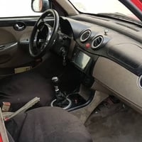 للبيع ليفان موديل 2012 السعر 35 وبيها مجال ضرر جاملغين وباب السايق صبغ...