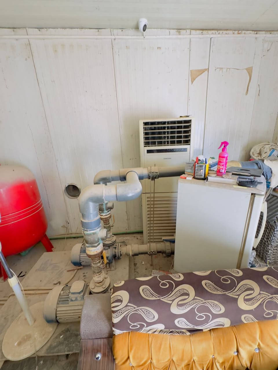 فرصة للبيع محطة RO كاملة
بطاقة 3000 لتر/ساعة
المحطة تشمل:
 • منظومة RO
 • الفلاتر
 • المضخات
 • اللوحات الكهربائية
 • القواطع
 • الخزانات والملحقات الظاهرة بالصور

المحطة مناسبة للتشغيل أو إعادة التأهيل أو الاستفادة من معداتها.

ملاحظة مهمة:
المحطة تحتاج تبديل ممبرين
والبيع على الموجود بالصور فقط ماكو فصال من تجي.

السعر: 6,650,000 مليون دينار قابل للتفاوض
والي يريد يشتري صدك 
الاتصال بالرقم (***********)
