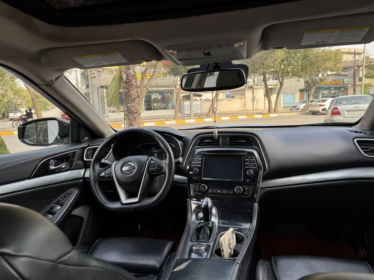 نيسان مكسمه 2017
مواصفات SL فول الفول 
كشنات جلد 
تدفئه كشنات 
رادرات امامي خلفي 
نقطه عمياء 
نضام قياده 
سبورت /نورمال /ايكو 
مثبت سرعه 
تشغيل عن بعد 
دهن كير ومكينه جديد 

قطعتين ونص صبغ 
ايرباك ستيرن وبرده وراجع سستم
مكانه كلار " 135$وبيه مجال

***********
