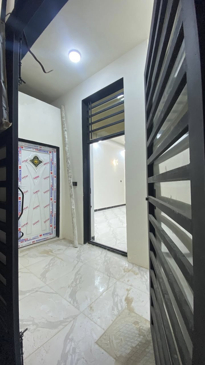 اللهم صلِ على محمد وآل محمد
قال رسولُ الله ﷺ:
«مَن كانَ يُؤمِنُ باللهِ واليومِ الآخرِ فَلْيَقُلْ خيرًا أو لِيَصْمُتْ
دار للبيع طابو زراعي المساحة 100متر طابقين
مشمول بالتطويب ان شاء الله كامل خدمات
شوارع تبليط مي وكهرباء
قريب ع الشارع العام وموقف الكيات
قريب على السوك والمدارس
منطقة راقية ومقسمة تقسيم هندسي
جيران ذهب واغلبها موضفين بالدولة
البيت موقعة تجاري وبناء جديد غير مسكون تسليم مفتاح
السعر 85 مليون مع المجال
البيت ينباع نقد فقط ميرهم لا ايجار ولا اقصاد ولا رهن
الموقع شارع المطار عمود 250 مقابل حي العسكري
قبل قرية الغدير قرب مدارس در النجف الأهليه
للأستفسار *********** متوفر واتساب
