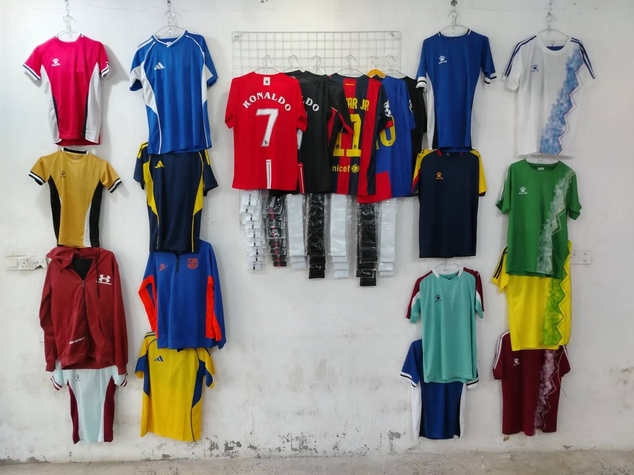 التفاصيل داخل الصور ..
اسعار مناسبة جداً

عنواننا / كوت - حي الحكيم - نزلت بيت رضيو
تجهيزات الكعبي الرياضية - ***********

#تجهيزات_رياضية #كرة_القدم #برشلونة
#ريال_مدريد #رونالدو #ميسي #زيدان #مالديني
