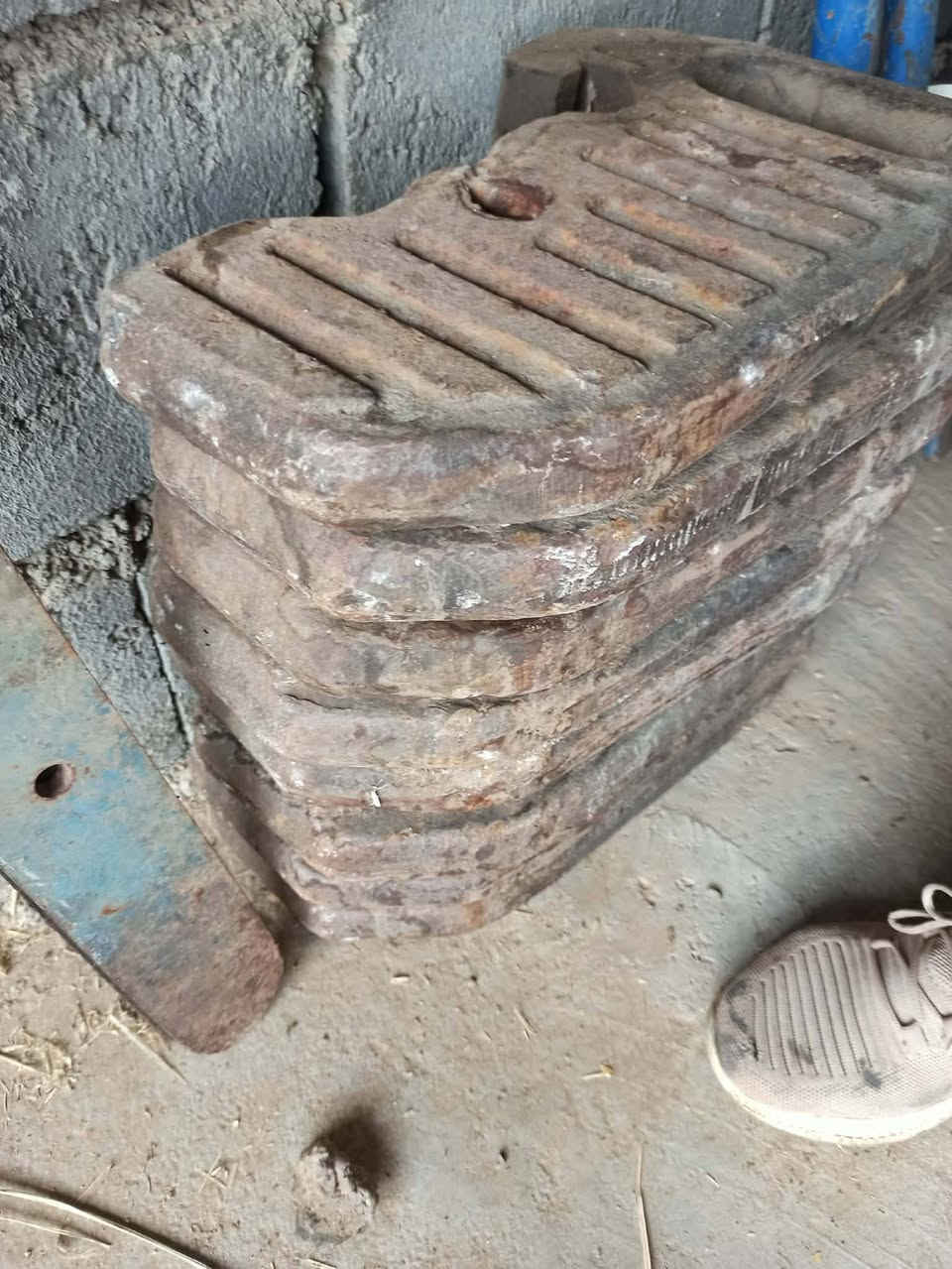 بەردی پێشی تراکتۆر بۆ فرۆشتن جوتی بە75هەزار هەشت دانەیە بەیەکەوە ئەیفرۆشم شوێن شارەزور 
***********
***********
