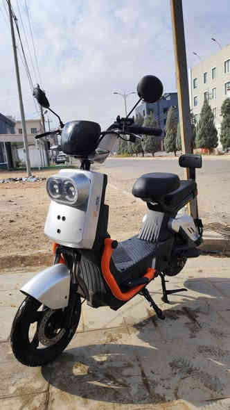 دراجة كهربائية 4 بطاريات حجم كبير
صرلها أقل من شهر من الوكالة
جبتها بـ525الف بدي فيها 425 الف وفي مجال 
رقم تواصل *********** في واتساب .
تواجد اربيل سيدو بارك
