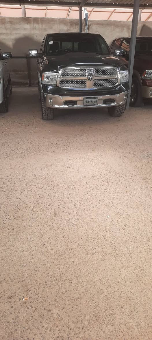 DODGE RAM LARAMIE DIESEL#
#دوج رام لارامي ديزل 2014 ماتور 3000cc تيربو  نظام توفير الوقود Eco
فحص 
كلين تايتل جمرك جديد
لون اسود مميز جداً (دهان وكالة)
فل كامل - أعلى فئة
الإضافات والمواصفات:
دفع رباعي 4x4
فتحة قناص كهربائية
فتحة سقف كريستال 
الداخليه جلد كامل لون اسود
شاشة كبيرة مع نظام ملاحة (Navigation) وجميع
الإضافات
نظام هايدوليك يتحكم بارتفاع وانخفاض السياره 
كاميرا خلفية
مقاعد كهربائية
مثبت سرعه
جير ماوس
كوشوك بحالة ممتازة

تشغيل عن بعد
نظام دخول ذكي مع بصمة ابواب
تدفئة وتبريد للمقاعد
تدفئة للمقود (ستيرنج)
ثلاجة وسط الكراسي
جنوط لارامي الأصلية
أضواء أمامية وخلفية أصلية
حساسات اصطفاف أمامية وخلفية
رادار امامي 
مرايا كهربائيه ضب
السياره مجهزه بأعلى المواصفات والعديد من الاضافات المميزه
للاستفسار ٠٧٩٧٢٢٧١٥٥


**إذا كنت صاحب هذا الإعلان وتريد حذفه لأي سبب، رجاءا أرسل رسالة إلى الدعم الفني**