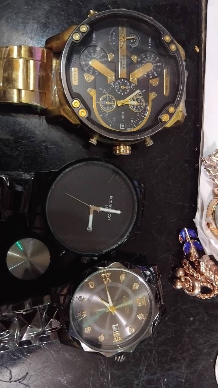 أغراض امزون للبيع السعر مكتوب عليها بغداد الحريه الاتصال*********** الحريه الثانيه فرع دائرة الكهرباء مكتبه فطومه
