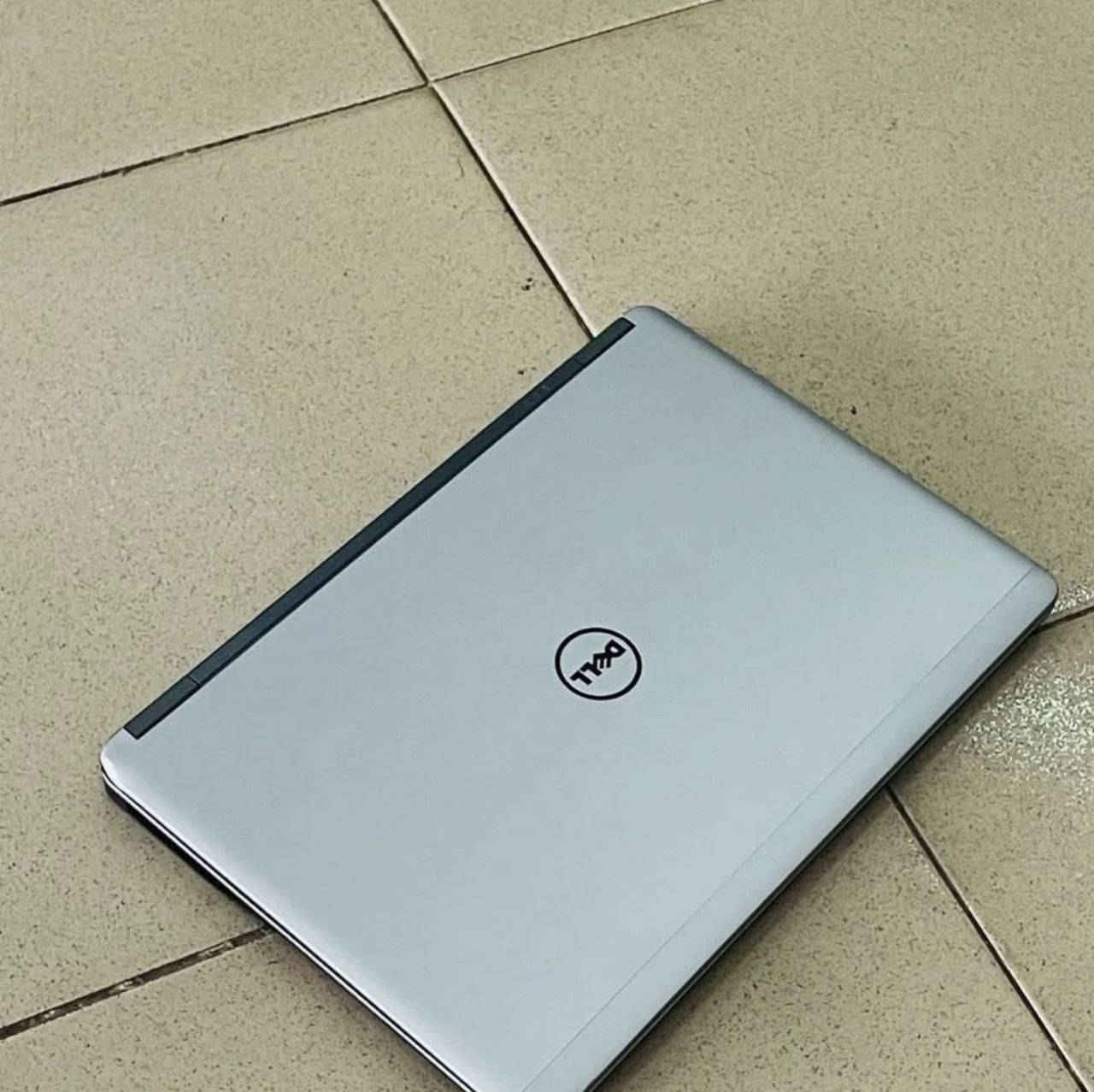 لابتوب Dell للبيع
المعالج core i5 الجيل الرابع فئة M
رام 8 كيكا 
هارد 256 كيكا SSd
 كرت الشاشه الخارجي AMD حجم 2 كيكا
كرت الشاشه الداخلي  Intel Uhd 520 حجم 4 كيكا
الشاشه حجم 14 انج ضد التوهج  
باتري ليثيوم 6 خلايا  شحن سريع 65 واط والباطرية  ممتازه
كامره دقة hd
   الحاسبه كلش نضيفه وحلوه
السعر 200 الف النجف, العراق


**إذا كنت صاحب هذا الإعلان وتريد حذفه لأي سبب، رجاءا أرسل رسالة إلى الدعم الفني**