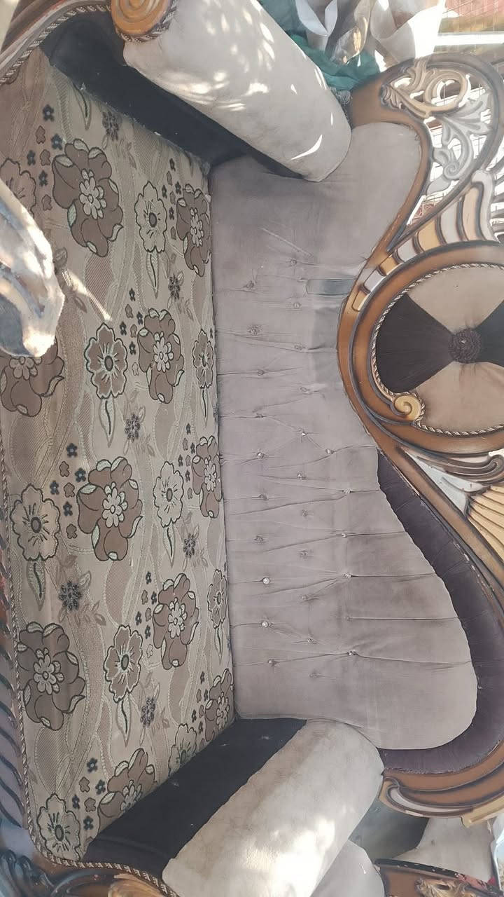 متاح تخم قنفات ملكي عشرة مقاعد نظافه فووول بدون اي ضرر مكان بغداد زعفرانيه السعر المطلوب 200الف قابل للتفاوض ***********
