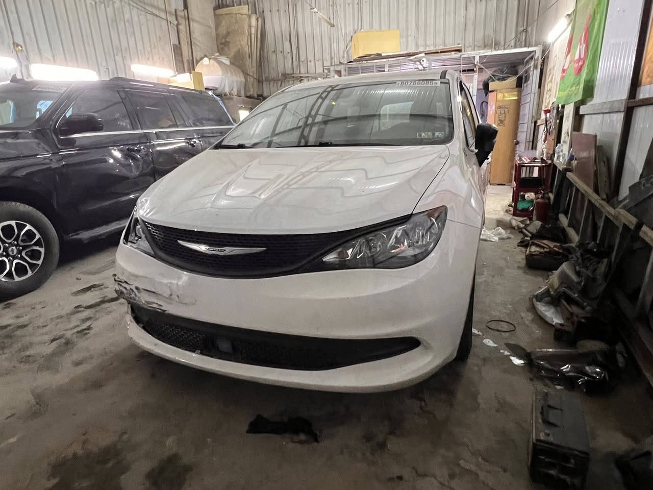 السلام عليكم للبيع باسفيكا فويجر موديل 2024 لون ابيض دخول جديد منفيس باسمي تترقم جميع المحافظات السياره حادث بسيط موضح بالصور مصلح يرباك فقط السعر 193 ورقة او بيها مجال بسيط عنواني بغداد الشعلة الرقم للتواصل بي واتساب ***********
