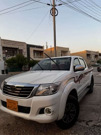 هايلوكس • ٢٠١٣ • ٢٠٠ الف كم