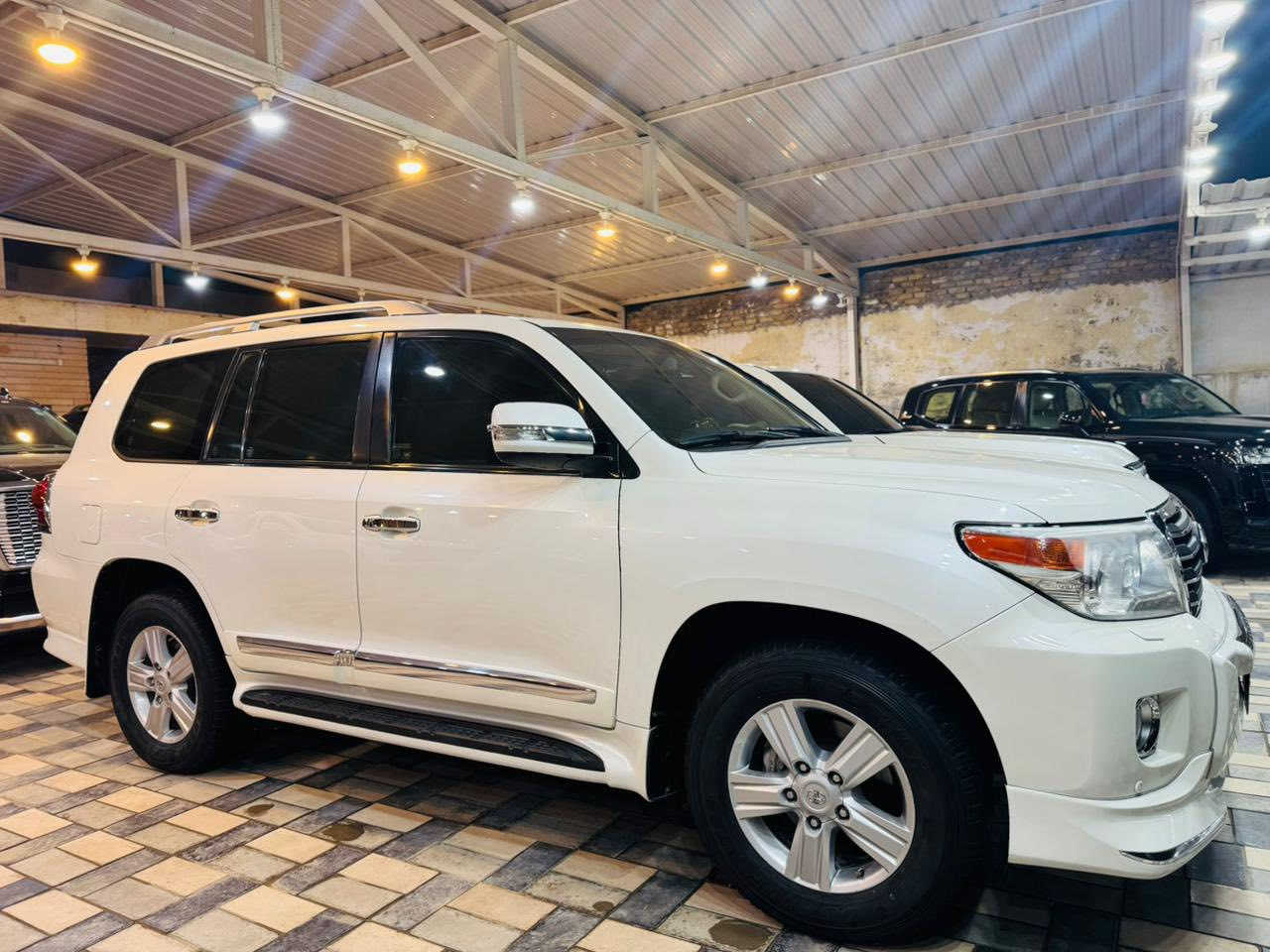 لاندكروز موديل ٢٠١٤ فطيم محرك ٨ سلندر جديده مكانها بالنجف
***********
