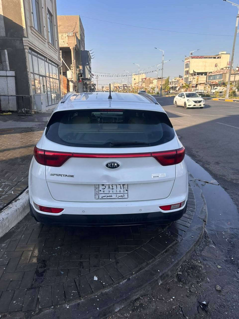 سلام عليكم
سبورتج موديل ٢٠١٨ سياره كفاله ما عدا طعجه بالجنطه موضحه بالصور على كد ٣ اصابع معتنين بيهه غرفه على وضع الشركه بانزين بس محسن غراض بس وكاله الله شاهد سعرهه ١٧٥ وبيهه مجال  مكانهه بصره بسمي للأستفسار  *********** عدي
