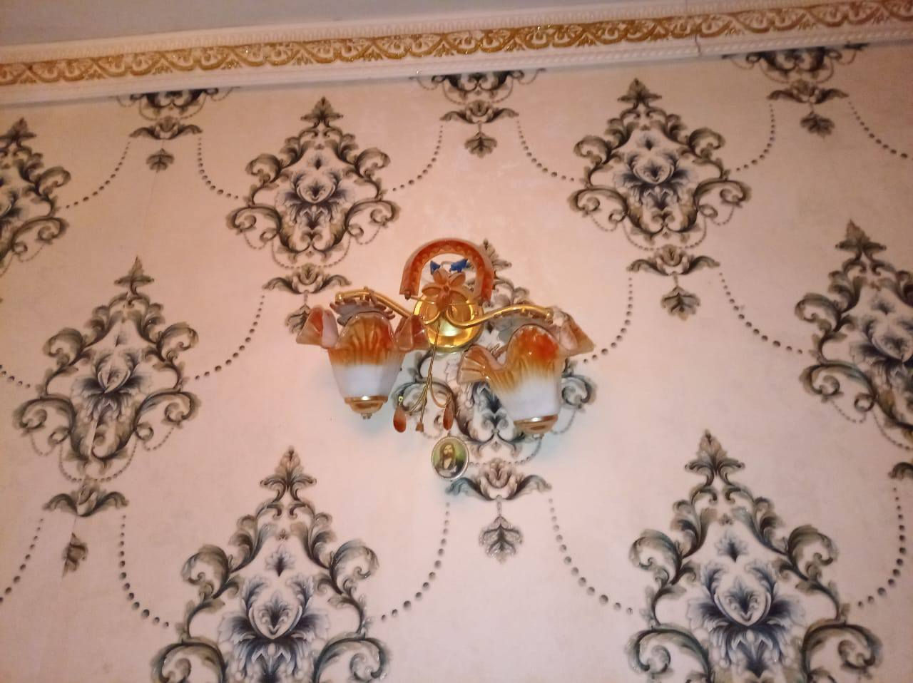 السلام عليكم غراض مستعمله للبيع الثريات 75 الف بس يرادلهن كلوبات الفرن شغال كلشي مابي ب75 الف طاره تبسي ع كهرباء 40 الف غلايه مال كهوه ب15 الف غلايه بخاريه ب25 الف والياخذهن كلهن انزله من السعر مكان  الحسينيه يم مطعم جكن ***********
