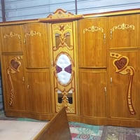 غرفة نوم خشب • خمس أبواب • استعمال قليل