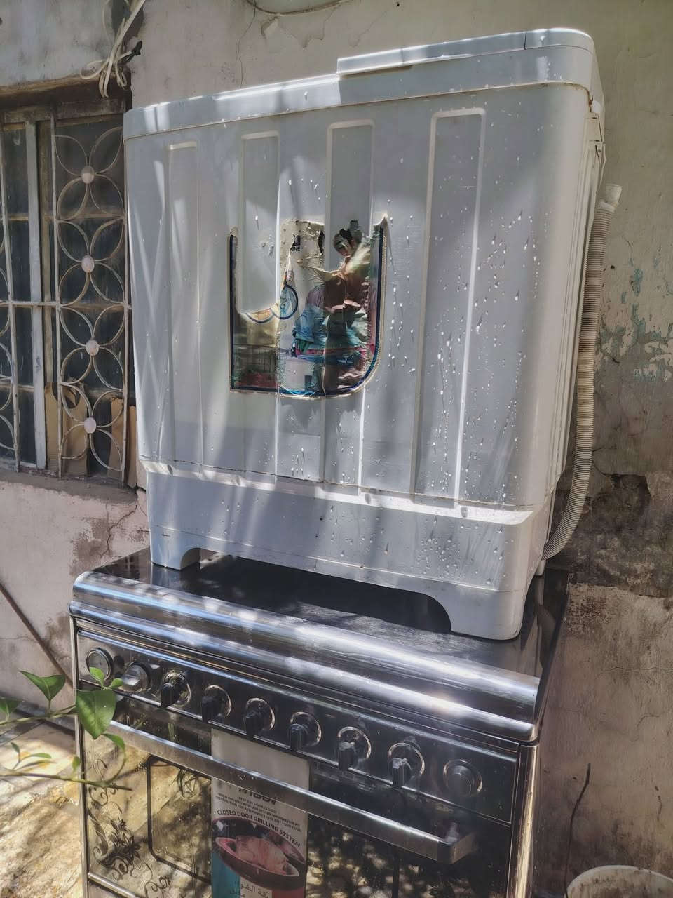 السلام عليكم طباخ خمس اعيون وفرن شغال كله نظيف كلش وغساله نظيفه كلش للبيع السعر ٢٠٠ الف قفل العنوان بغداد حي العامل ***********  واذا موشراي لا تواعد ومتجي لو تكول خليهن الي  وتخلف بالموعد اريد كلام زلم
