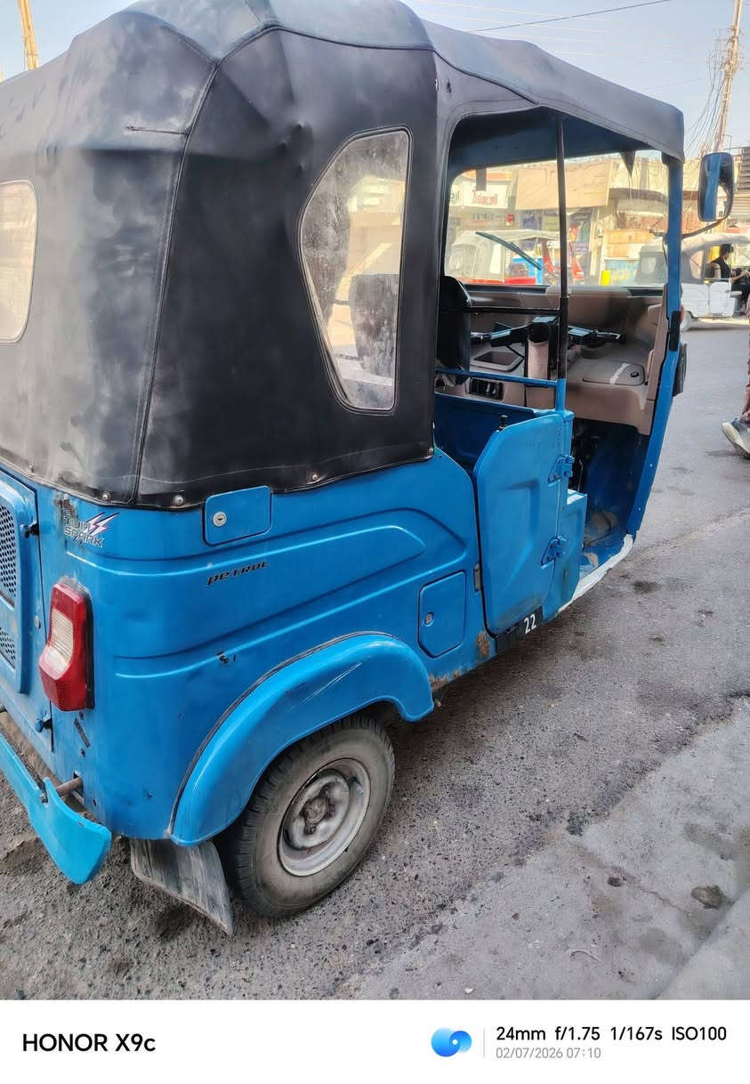تكتك دوات نضيفه نضافه 90 بل ميه بدي بيه طخه قليله ومكينه كفاله ما عده كلجات مبدله دوات ولا ورقه بيها حتا رقم شاصي حاكه  مديل 22  سعر خاص رقم هاتف ***********

