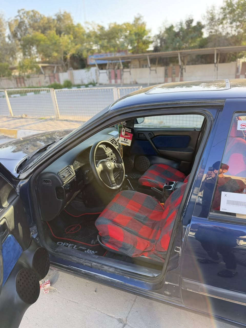 اوبل موديل ٩٣ بس جاملغ خلفي بدون دواخل علية سيستم صوت اربه ابواب سبورت كيج الكتروني اربع جامات كهربائي صدر جديد سياره اب اسمي سعره ٥٨ مجال *********** مكاني كركوك
