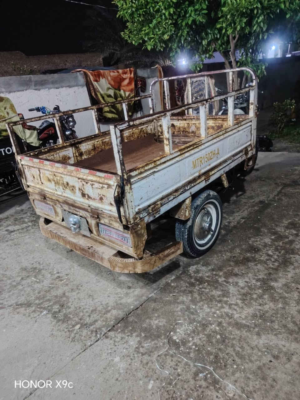 سلام عليكم شباب ستوته امتيار رقم وسنويه ستوته خير من الله موديل 2009 محرك جمره ابو الفهد موديل 25 جديد السعر 1400 وبيها مجال قليل تصال *********** خاص مفتوح
