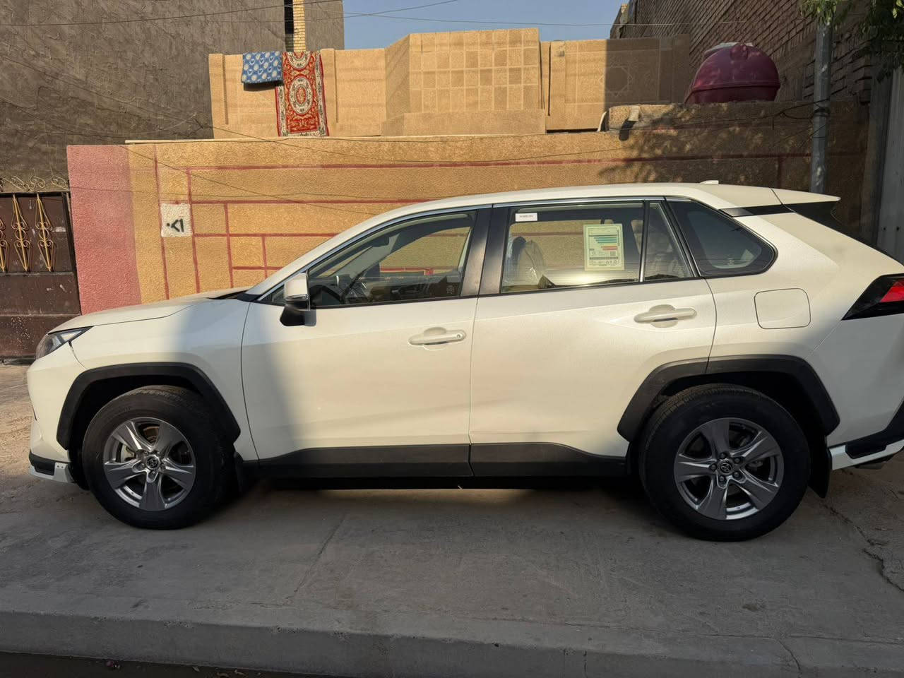 للبيع تويوتا راف فور 
 شركة SAS ياباني 
التفاصيل الأساسية:
• الموديل: 2022
• الممشى 107 الف 
: شركة SAS خليجي

المواصفات والإضافات:
• بصمة أبواب وبصمة تشغيل
• نظام الوقوف المؤقت (Autohold)
• هاند بريك كهربائي
• مثبت سرعة
• 3 أنظمة قيادة (Sport / ECO / Normal)
• كاميرا خلفية وحساسات خلفية
• ⁠حساسات امامية
• شاشة تدعم نظام GPS وخرائط و Apple carplay
• تحكم ستيرن
• كراسي 
• تبريد مركزي أمامي وخلفي
• لايتات أمامية زينون
• ويل كب 
• بلوتوث ومداخل AUX و USB
المكان: بغداد
سعر 220 $
للتواصل: ***********
