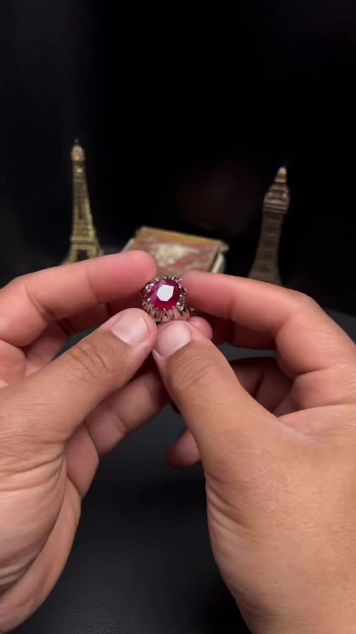 ياقوت افريقي فرط الرمان
ياقوت افريقي فرط الرمان الاحمر 

صياغة يدوية اصيلة من ورشة (كوثر)

عيار 925. طلاء راديوم دزاين انيق جدا

…

الموديل صياغة يدوية راقية ثقيل 

خاتم قطعه وحدة فريدة 👆👆

@إشارة

للاستفسار 
اكثر عن السعر راسلني عل الخاص لطفا 
أو الاتصال ***********
موجود واتساب عل هذا الرابط 
‏مراسلة احمد الربيعي الصائغ كهف الاحجار عبر واتساب. https://wa.me/message/OEI26QOEYZ7TO1
