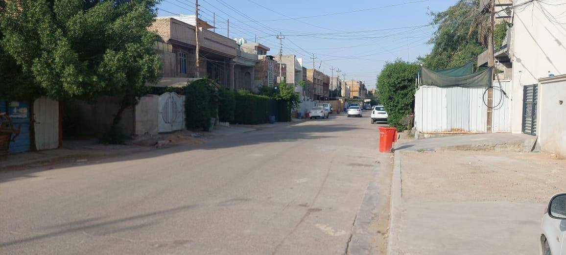 السلام عليكم من رخصت أخوية الأدمن عندي عندي ٣٠٠م واجة ١٢م نزال ٢٥م عبارة عن ٣وحدات سكنية كل بيت بي غرفتين وصاله كبيره خدمات حولي كراج وقابل لتقطيع موقع جدا ممتاز الشعب شارع جامع حسينية أنصار الحسين خلف متوسطة صلاح الدين عرض الشارع ٢٠م عرض الرصيف ٨م موقع جدا ممتاز وقابل للاستثمار أستفسار على رقم ***********
