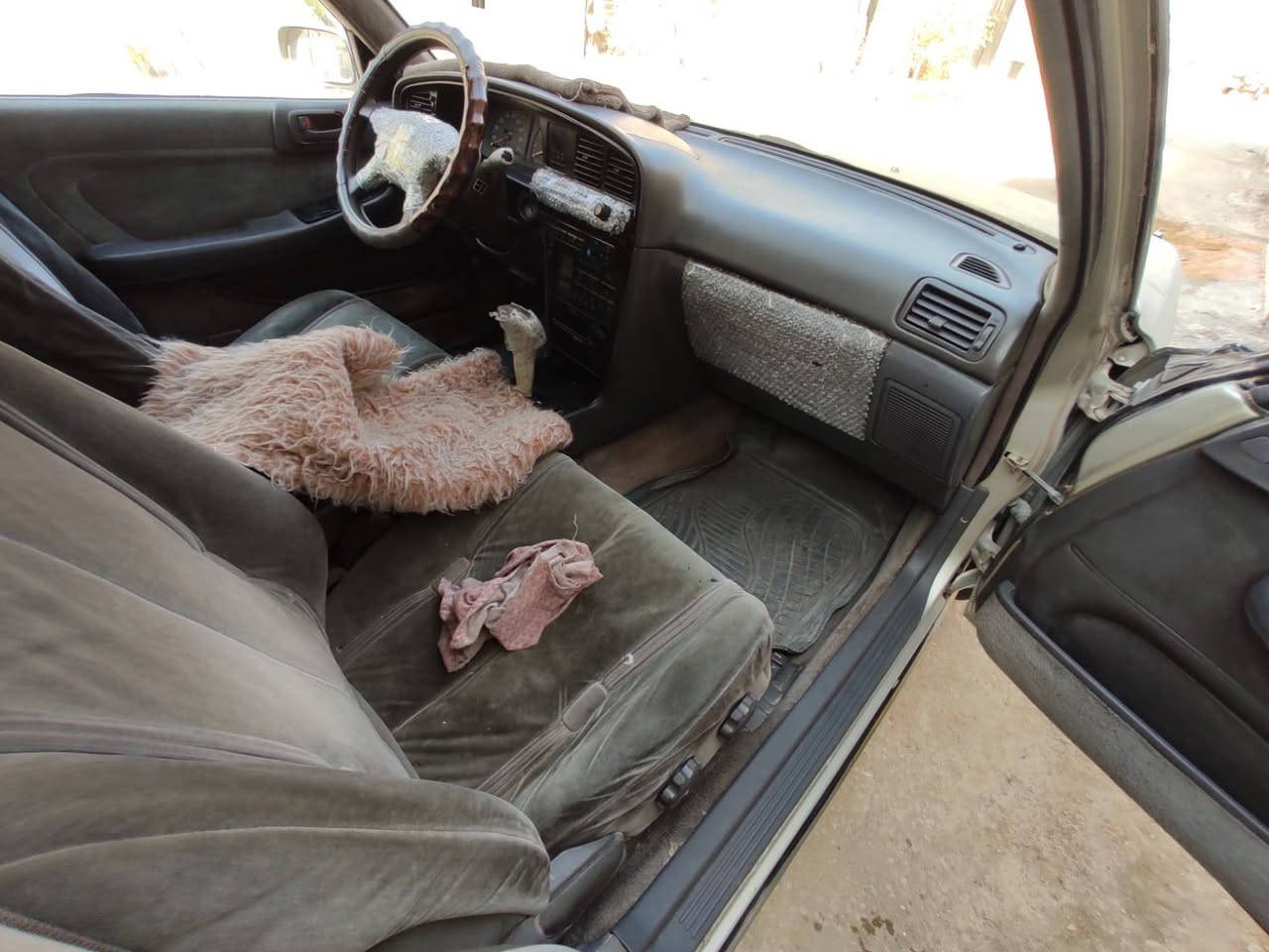 سلام عليكم مارك كربلائي 1994رقم انكليزي بسمي نجف جارده مكفوله من الظربه وصبغ بس جارده كهربائية كله على البلاد تبريد ثلج تخم تاير جديد حداديه المام جديده الوره بس دبلات تريد السعر 58وبيه مجال حك الجيه *********** سيد علي
