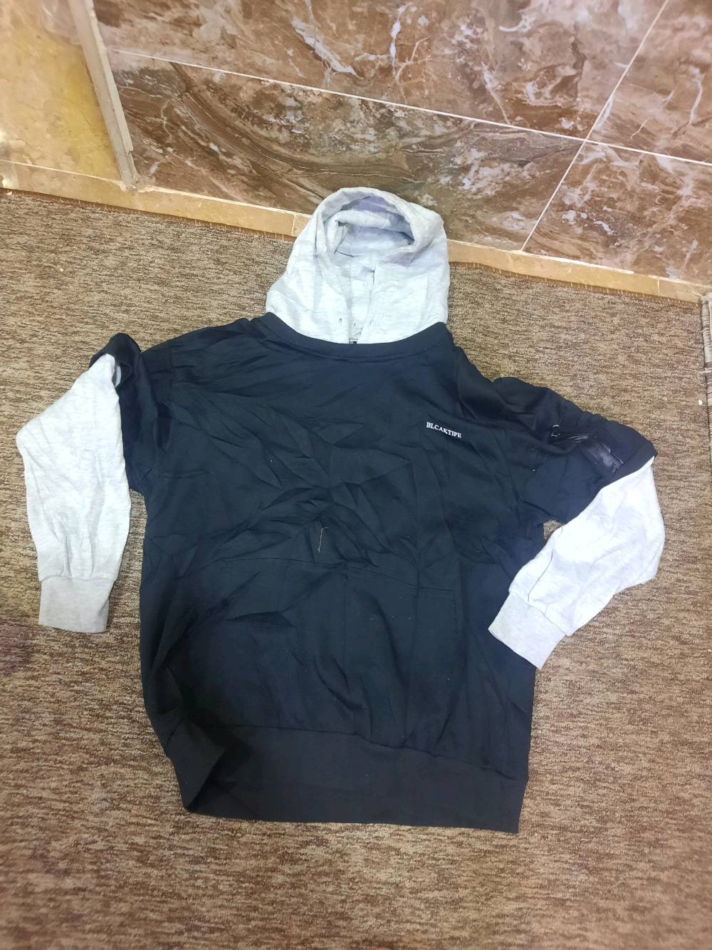 شليف هودي بالة مستعمل نظيف ٣٥ قطعة تقريبا 

