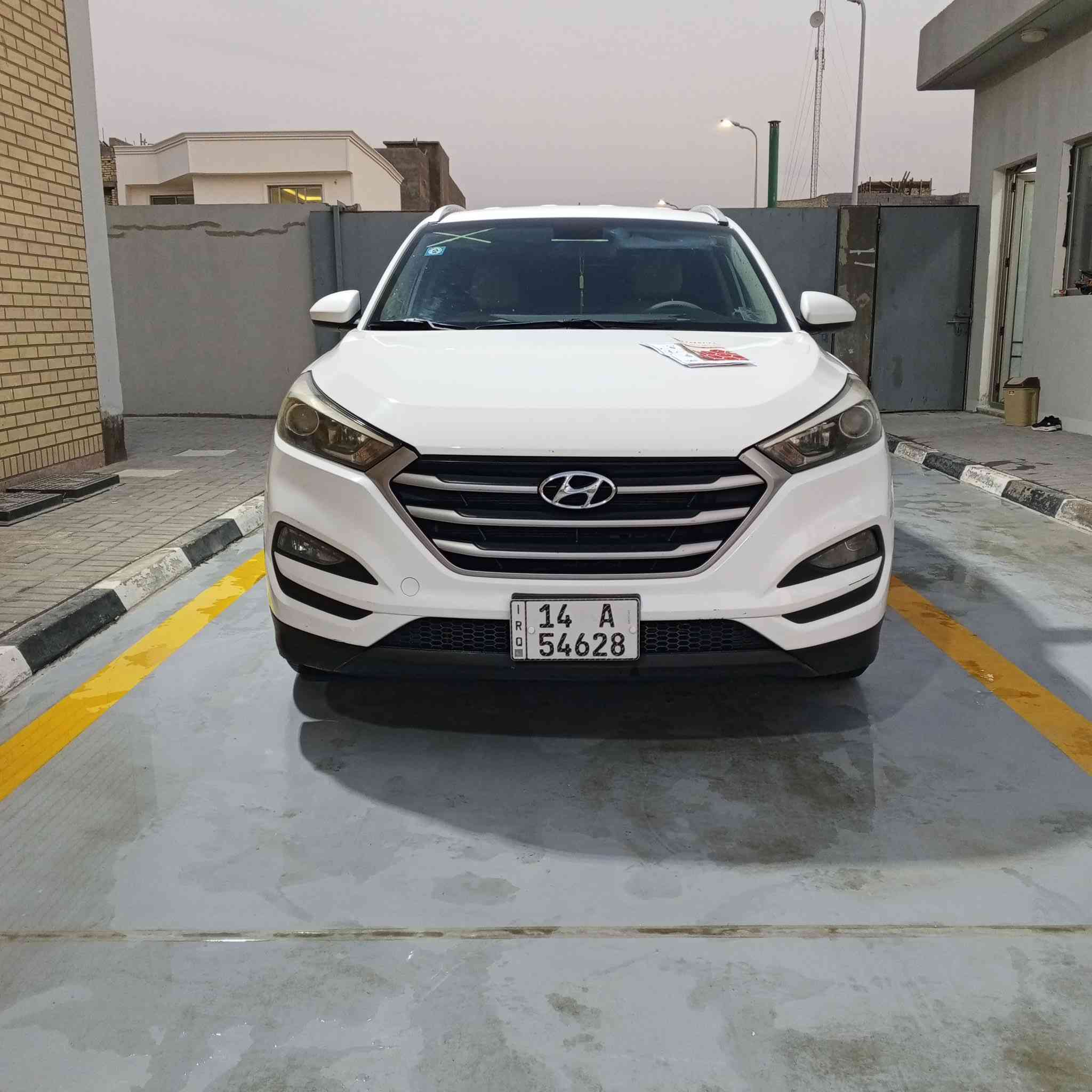 للبيع فقط 
هونداي توسان 2017 وارد امريكي 
مكفولة كفالة عامة داخله تقرير للدوسة وموجود فحص وسونار رقم بصرة انكليزي باسمي المكينة والكير والحدادية  شركة السيارة ماشية 76 ميل حقيقي 
السعر : 175 ورقة 
العنوان : البصرة / القبلة 
***********
