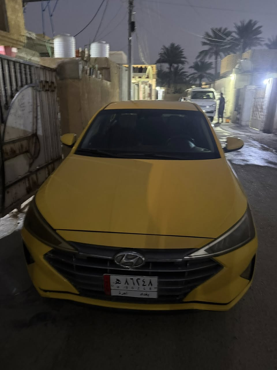 سلام عليكم الانتره ٢٠٢٠ مصبوغه مره وحده سياره خير من الله من ٢٠٢٠ولحده هسه عليد صديقي واني اخذته منه صالي سنه سياره كلش نضيفه بس شويه بيه شخوط خافيفه مكينه كير خير من الله تخم تاير جديد وياله جدد 
 صدره نص عمر مكاني بغداد سلمان باك 
رقم ***********
سعر ١٢٠وبيه مجال الطيبين
