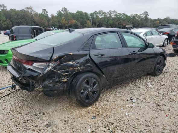 السلام عليكم 
النترا موديل 2022 أمريكي
حادث امريكا موضح بلصور 
الجاملغ الخلفي صبغ والأمامي بارد 
نص فول 
بصمه 
تحكم استيرن اربع جهات 
شاشه كار بلي 
تدفئه تبريد 
مكينه كير كفاله
مكينه الفين دوش
منضومه غاز 
 بصمه أبواب دخول ذكي 
شاشه اعطال 
وهواي مواصفات حلوه 
تحديد مسار 
مثبت سرعه 
حساسات إماميه 
توقف ذكي 
رقم بغداد
السياره حلوه وناعمه وخير من الله 
بيها ملاحضات بصيطه كشرتها حلوه مثل ما موضح بالصور 
السعر  165 بيها مجال للطيبين 
مكاني بغداد 
رقم الهاتف ***********
وبالخدمه
