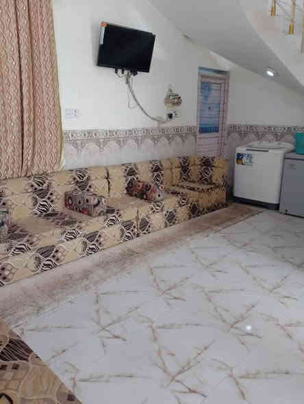 دار للبيع سوق الشيوخ حي الحكيم 
دار للبيع طابقين  زراعي مساحة 100 متر عنوان سوق الشيوخ حي الحكيم  يتكون من طابق اول غرفه مطبخ صاله ستقبال مطبخ ومنور طابق الثاني غرفه وصاله  الثانيه شارع  طابقين بناء حديث الأول كامل والثاني نقص قليل ستفسار اكتب تم وتصل واتساب ***********
