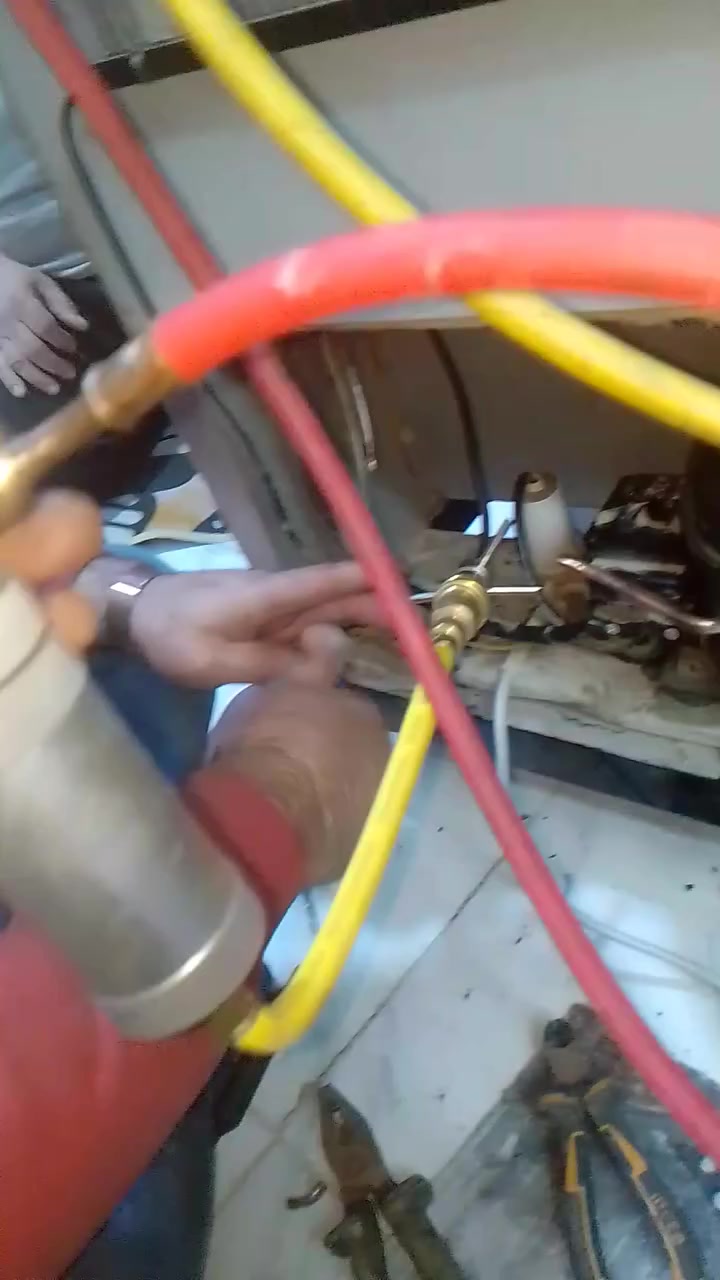 السلام عليكم ورشة فراس للتبريد
صيانة ثلاجات وغسالات و سبالت في كربلاء موقعي حي العباس اتصال على هذا رقم *********** بي واتساب
