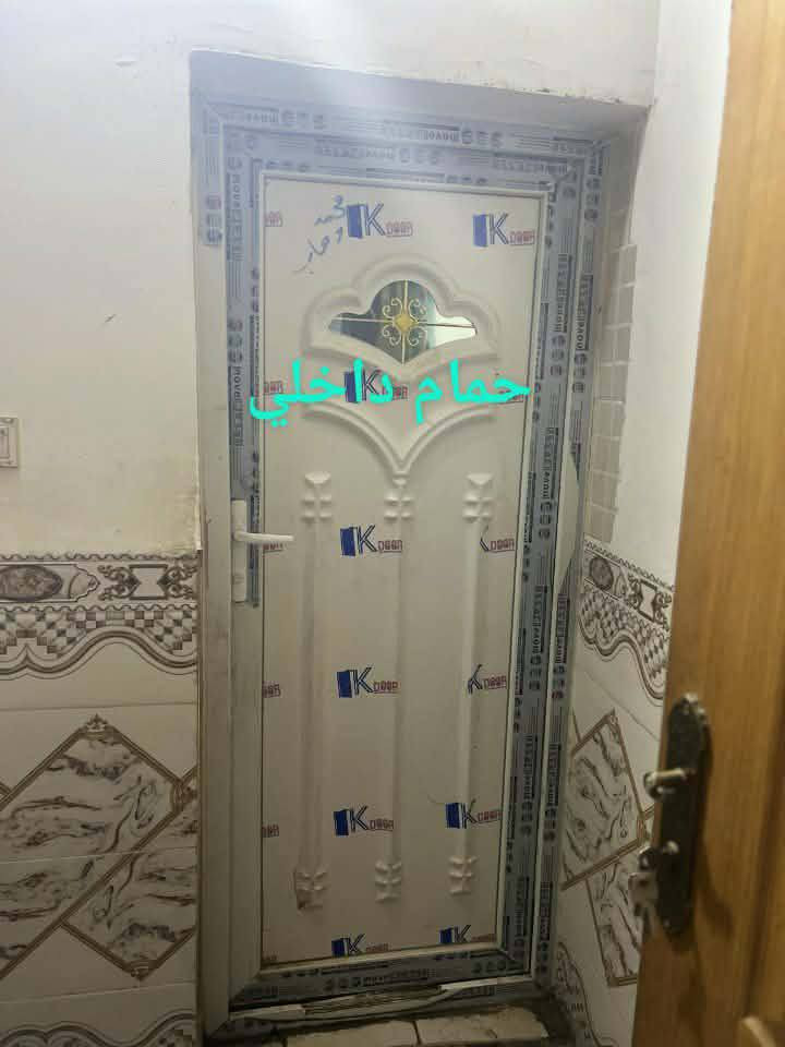 سلام عليكم الشرائي يجي خاص ويدلل
بيت 130متر بناء طابوك جمهوري الأساس صب كونكريت والسقف صب كونكريت 
غرفتين 
صاله 
مطبخ 
استقبال
حمام داخلي 
حمام خارجي
تشاريف كامله
الارضيه بورسلين
الجدار سيراميك ابو 120
بورك كامل 
السعررر 57وبي مجال 
المكان النجف الأشرف عله جهت شارع المطحنه عمود 321
*********** متوفر واتساب
