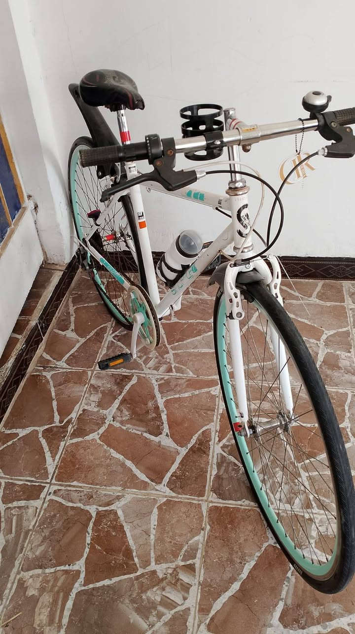 بايسكل c700 رياضي ماركه سمارت باله ورد ياباني نوع هجين
اتصال ***********
 س ١١٥ وبي مجال للشراي

